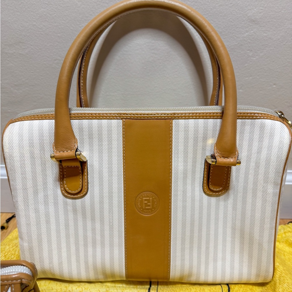 Fendi Tan and Cream Purse NWT & DUST BAG (Comes w coin purse)